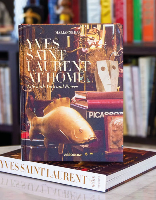 LIBRO YVES SAINT LAURENT AT HOME