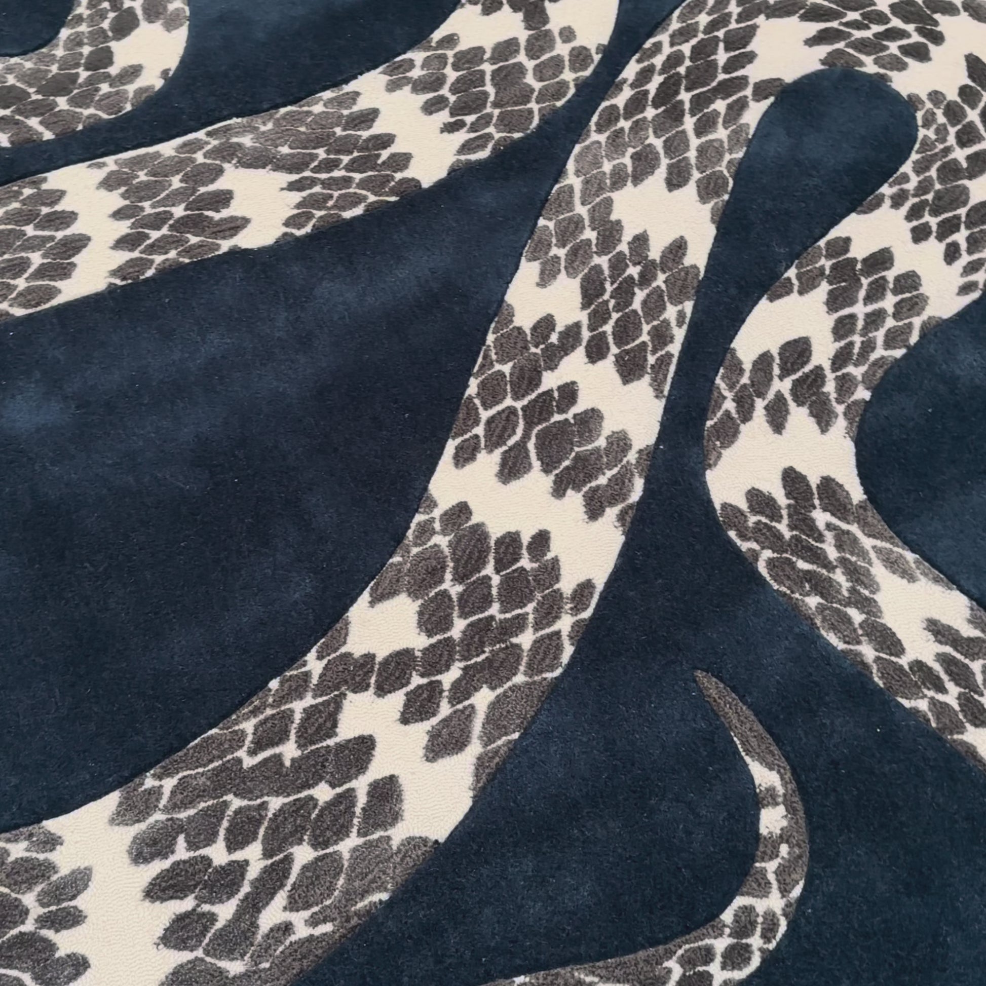 TAPETE BLUE SNAKE HANDMADE